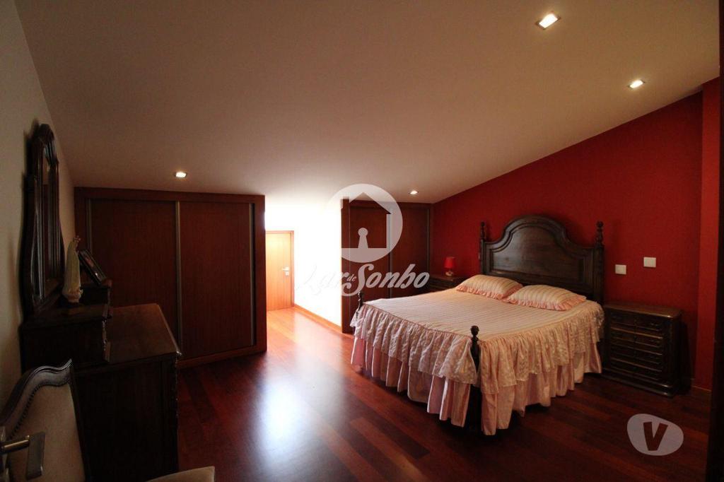 Apartamentos a venda Póvoa de Varzim - Fotos para Moradia M4 c nova com G.F. p 2 carros + loja com 98 m2 na