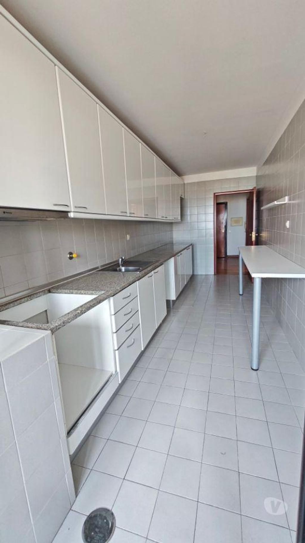 Imóveis para alugar Vila Nova de Gaia - Fotos para Andar T3 C lug.Garagem C terraço Junto a Av.Republiva ...