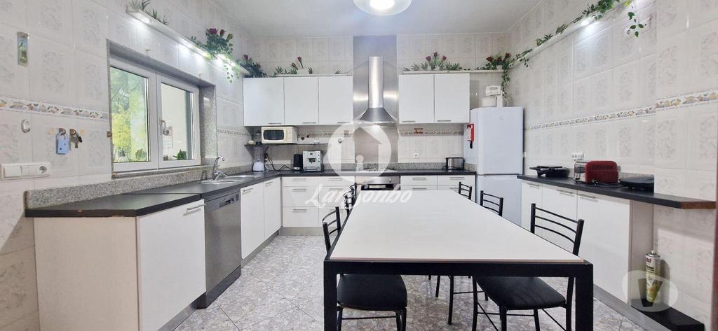 Apartamentos a venda Vila do Conde - Fotos para Moradia T5+4 c piscina e espaço comercial em Rio Mau- Vila do