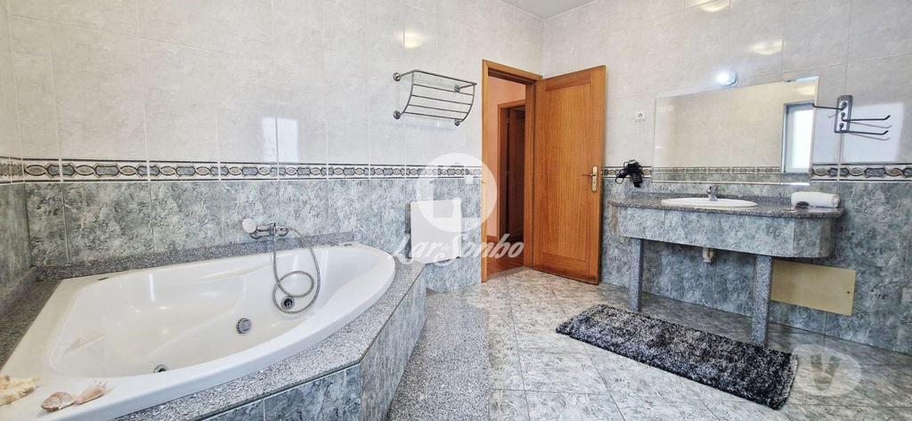Apartamentos a venda Vila do Conde - Fotos para Moradia T5+4 c piscina e espaço comercial em Rio Mau- Vila do
