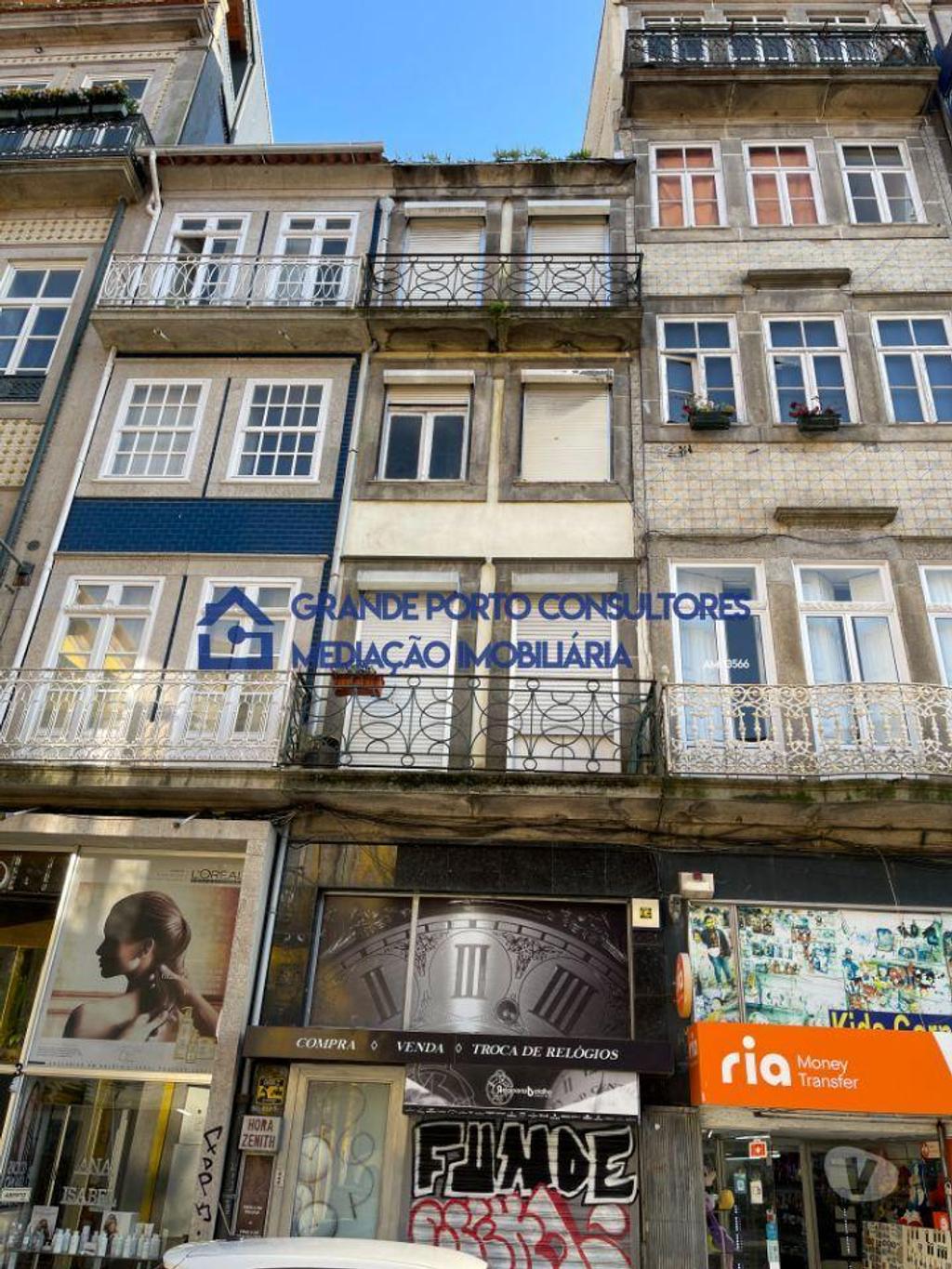 Apartamentos a venda Porto - Fotos para Porto-Prédio centro Porto ( Praça Batalha ) (P-00735)