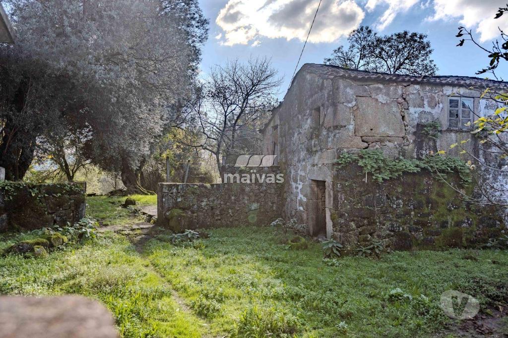 Comprar Loja Vila Verde - Fotos para Ruína Em Dossãos, Vila Verde!