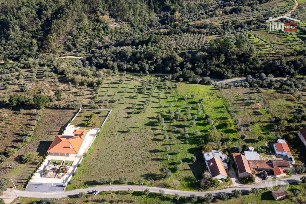 Terrenos Ourém - Fotos para TERRENO COM ÁREA TOTAL 12.633 M2 NUMA ZONA HABITACIONAL