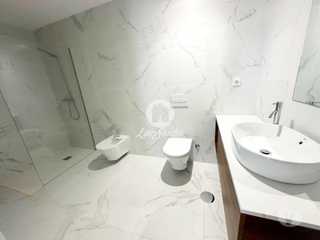 Apartamentos a venda Póvoa de Varzim - Fotos para Apartamento T2 como novo com Garagem Fechada no centro da Póvoa