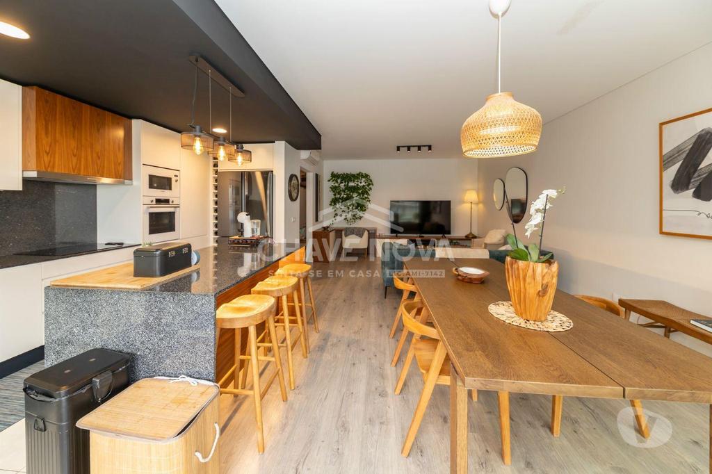 Apartamentos a venda Seixal - Fotos para No condomínio, poderá desfrutar piscina ginásio, incluindo 2