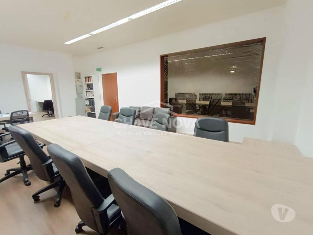 Aluguer Loja Porto - Fotos para Escritório c 40m2 em frente a Estação Metro Galiza (Porto)