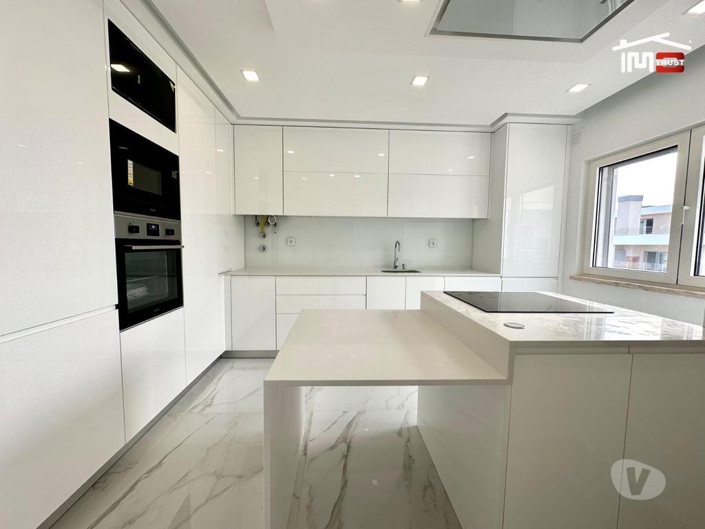 Apartamentos a venda Montijo - Fotos para Incrivel Apartamento T2 com Varanda, e Arrecadação (6-A-001293)