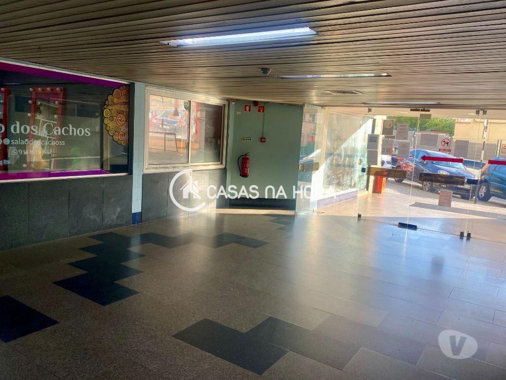 Comprar Loja Almada - Fotos para Espaço Comercial para Venda no centro comercial Manuel Bica...