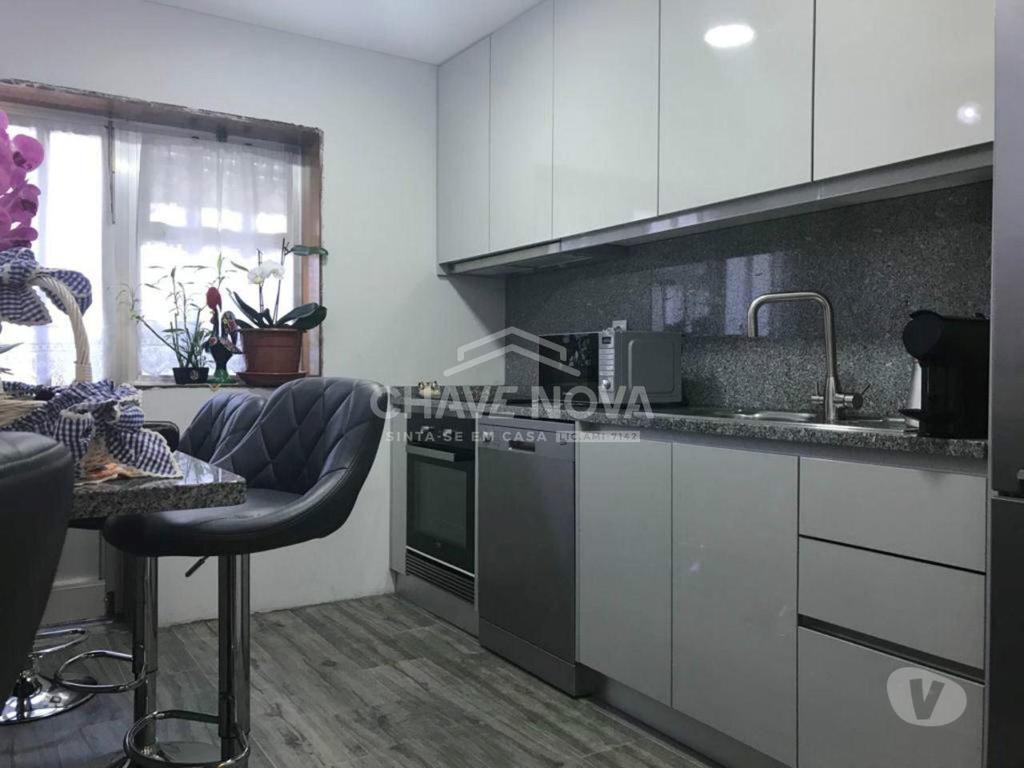 Apartamentos a venda Vila Nova de Gaia - Fotos para -Moradia V4 de 2 frentes com 195m2, em Vilar de Andorinho.