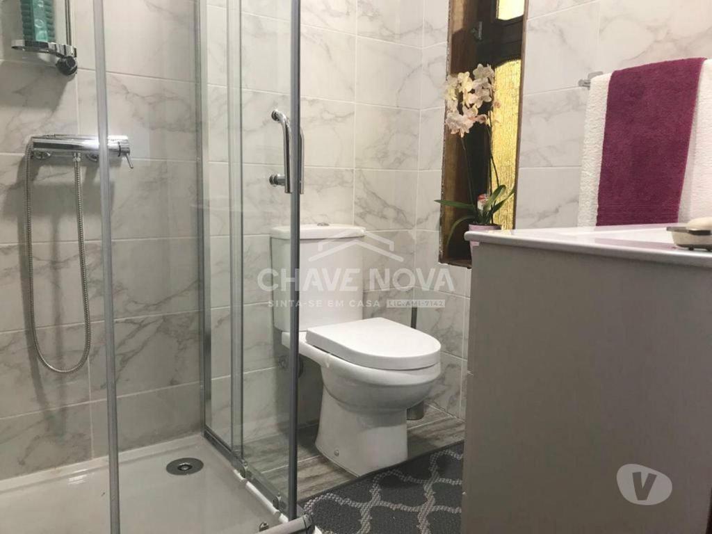 Apartamentos a venda Vila Nova de Gaia - Fotos para -Moradia V4 de 2 frentes com 195m2, em Vilar de Andorinho.