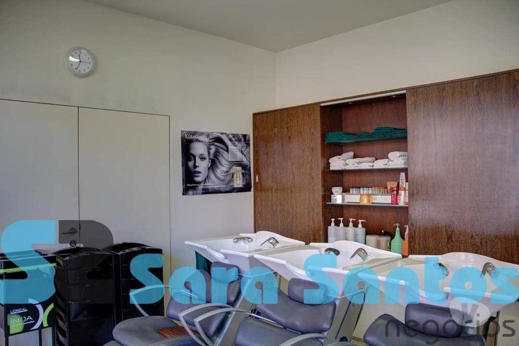 Comprar Loja Vila Nova de Gaia - Fotos para Loja de Cabeleireiro totalmente equipada C 120m2 e 2...