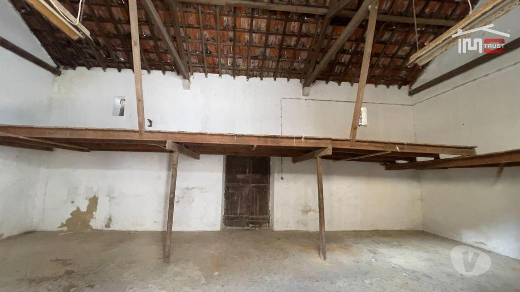 Apartamentos a venda Montijo - Fotos para Moradia Inacabada com Armazém, Logradouro e Telheiro - Centro do