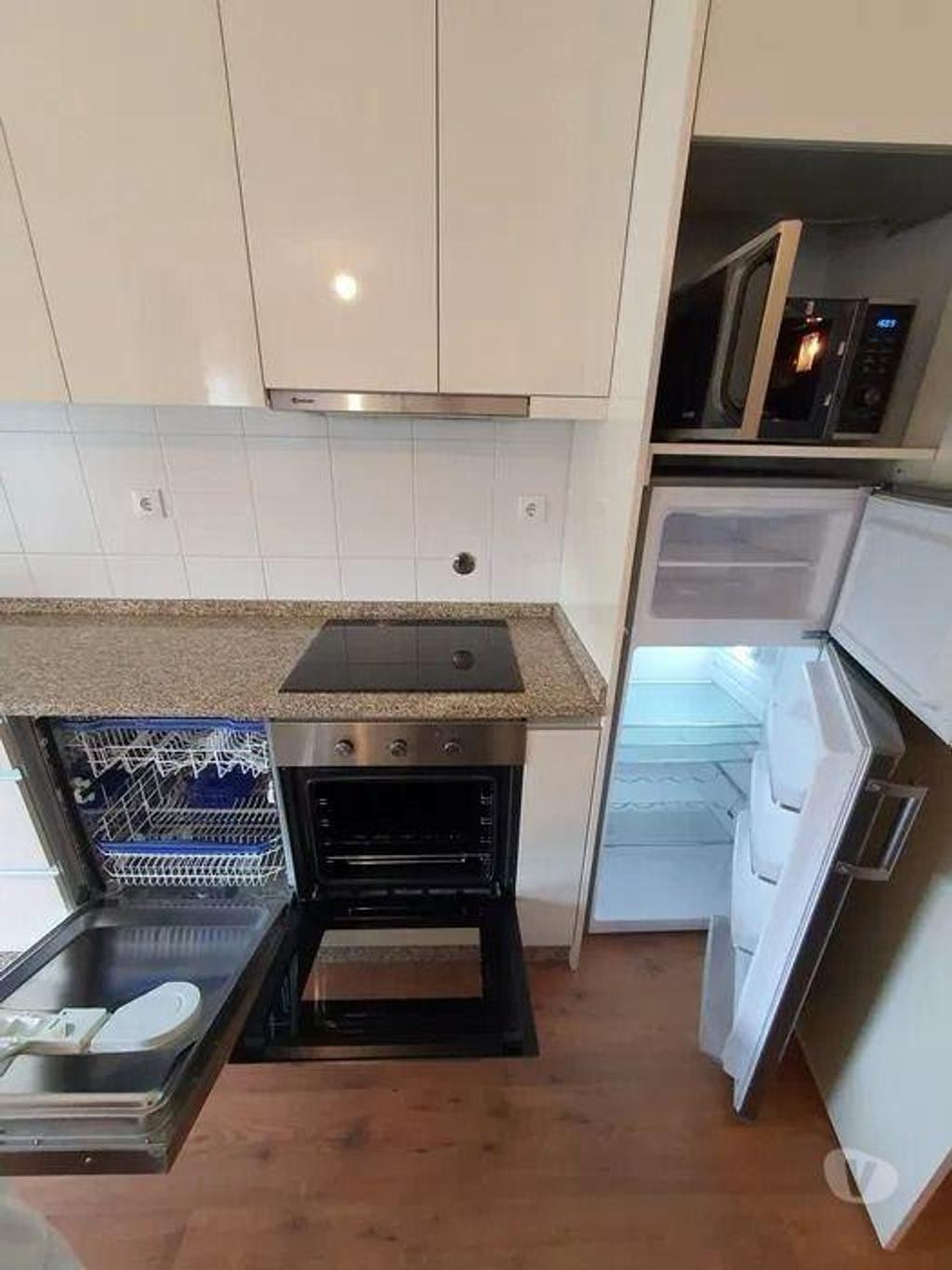Apartamentos a venda Matosinhos - Fotos para Matosinhos-Apartamento T1 lavra 2 linha praia (04250)