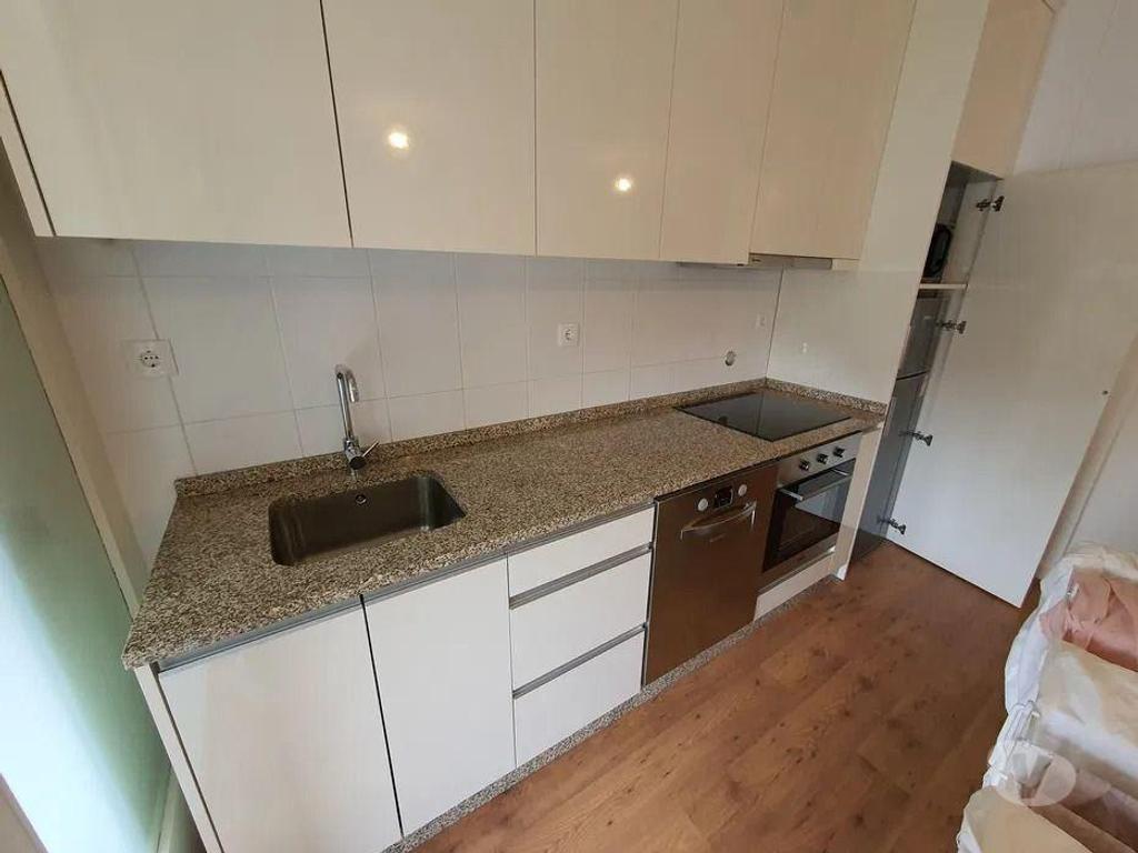 Apartamentos a venda Matosinhos - Fotos para Matosinhos-Apartamento T1 lavra 2 linha praia (04250)