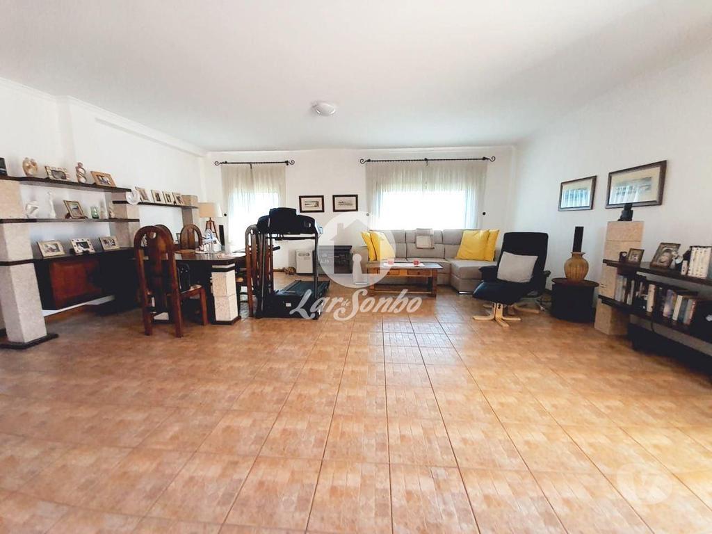 Apartamentos a venda Vila Nova de Famalicão - Fotos para Apartamento T3 no Centro de Famalicão com Terraço Panorâmico e 2