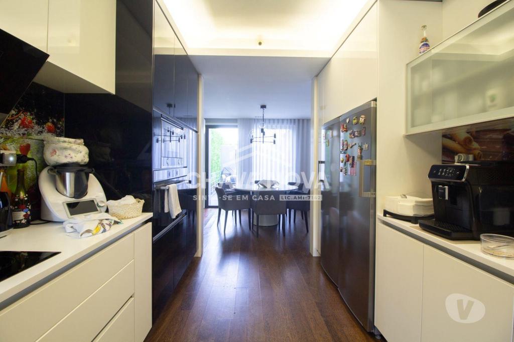 Apartamentos a venda Vila Nova de Gaia - Fotos para Moradia T4 c piscina S. Félix da Marinha (AR 04545)