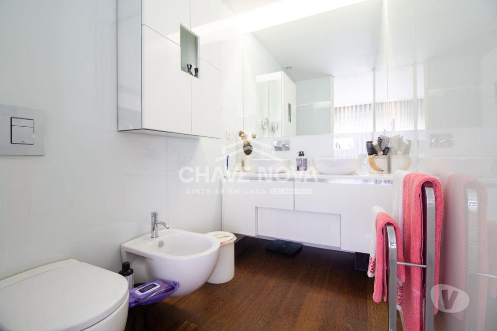 Apartamentos a venda Vila Nova de Gaia - Fotos para Moradia T4 c piscina S. Félix da Marinha (AR 04545)