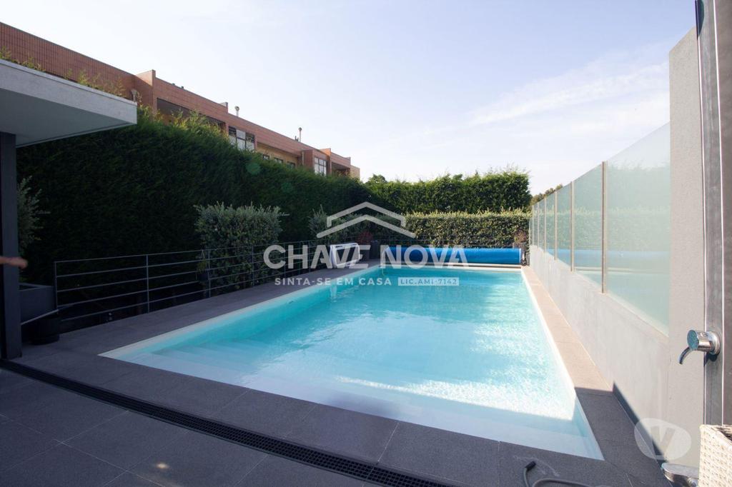 Apartamentos a venda Vila Nova de Gaia - Fotos para Moradia T4 c piscina S. Félix da Marinha (AR 04545)