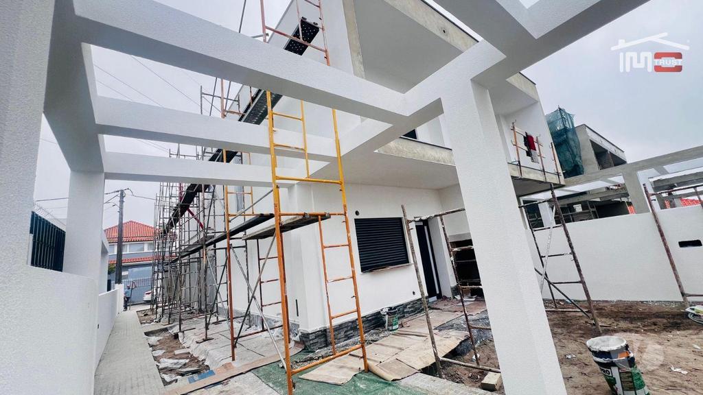 Apartamentos a venda Seixal - Fotos para Moradia Geminada Nova em Fernão Ferro Qualidade e Conforto