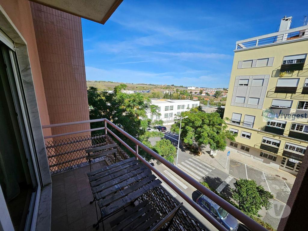 Imóveis para alugar Loures - Fotos para T2 + 1 com varanda e box