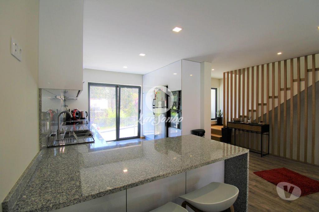 Apartamentos a venda Vila Nova de Famalicão - Fotos para Moradia M4 como nova com G.F. p 4 carros em Gondifelos
