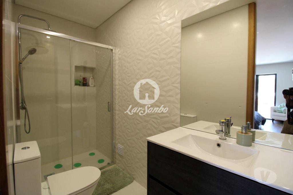 Apartamentos a venda Vila Nova de Famalicão - Fotos para Moradia M4 como nova com G.F. p 4 carros em Gondifelos