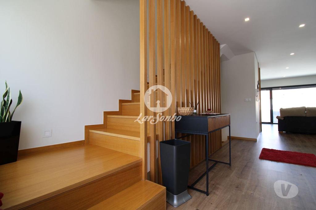 Apartamentos a venda Vila Nova de Famalicão - Fotos para Moradia M4 como nova com G.F. p 4 carros em Gondifelos