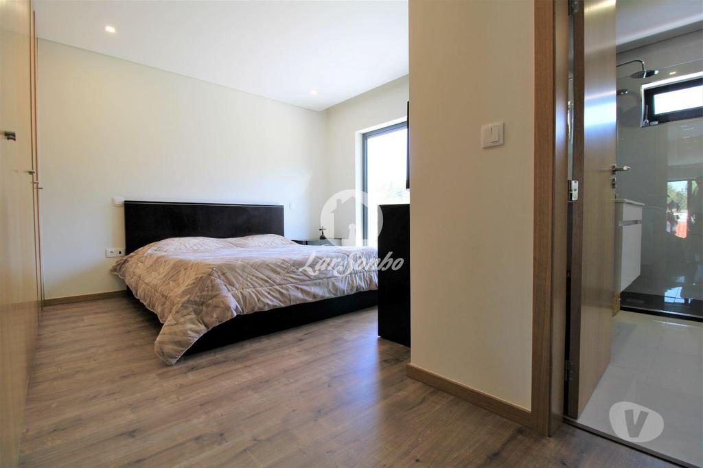 Apartamentos a venda Vila Nova de Famalicão - Fotos para Moradia M4 como nova com G.F. p 4 carros em Gondifelos
