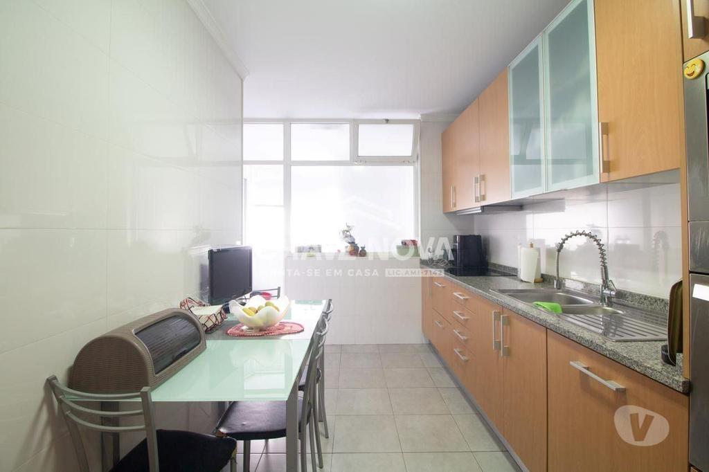 Apartamentos a venda Vila Nova de Gaia - Fotos para Excelente T2 em Oliveira do Douro com Garagem Fechada para 1