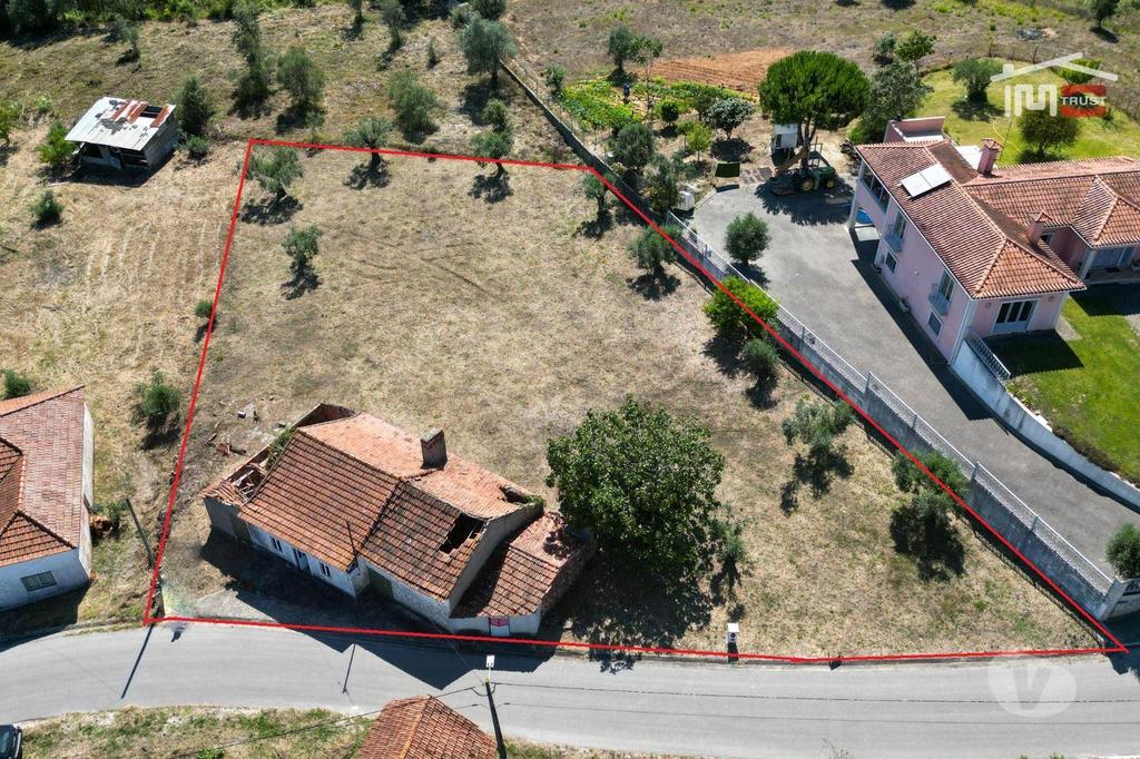 Apartamentos a venda Ourém - Fotos para Ourem-Moradia T2 para Restauro - Gondemaria (1-M-000669)