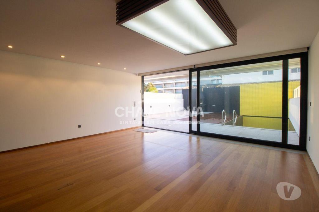 Apartamentos a venda Vila Nova de Gaia - Fotos para Moradia Geminada V4 c Piscina na Madalena (Praias) (GN 02100)