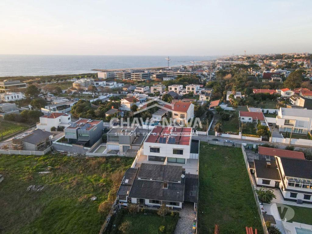 Apartamentos a venda Vila Nova de Gaia - Fotos para Moradia Geminada V4 c Piscina na Madalena (Praias) (GN 02100)