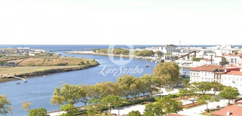 Apartamentos a venda Vila do Conde - Fotos para Vila-do-conde-Prédio com 1.239m2 frente ao Rio Ave (240-M-23003)