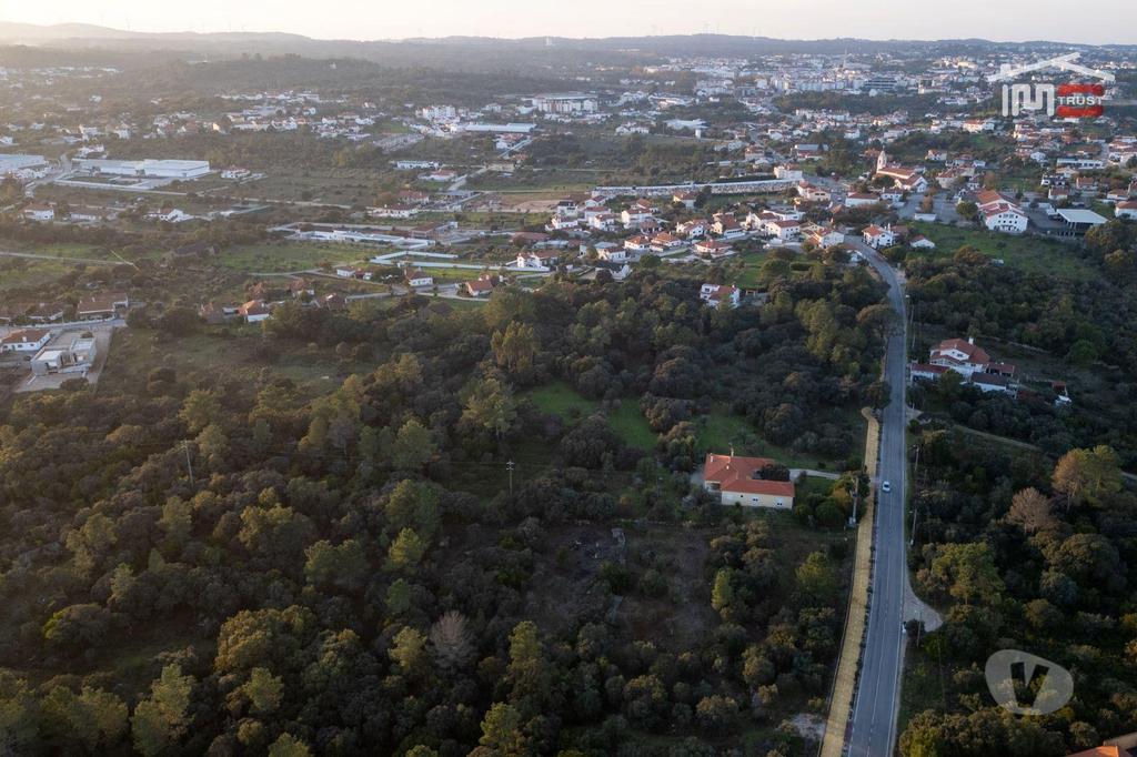 Terrenos Ourém - Fotos para Ourem-TERRENO PARA CONSTRUÇÃO COM 6820 m2 EM FATIMA (1-T-000686)