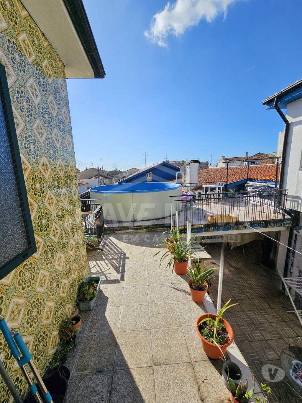 Apartamentos a venda Vila Nova de Gaia - Fotos para 4 Moradias e 2 Espaços Comerciais - Grijó - Vila Nova de Gaia