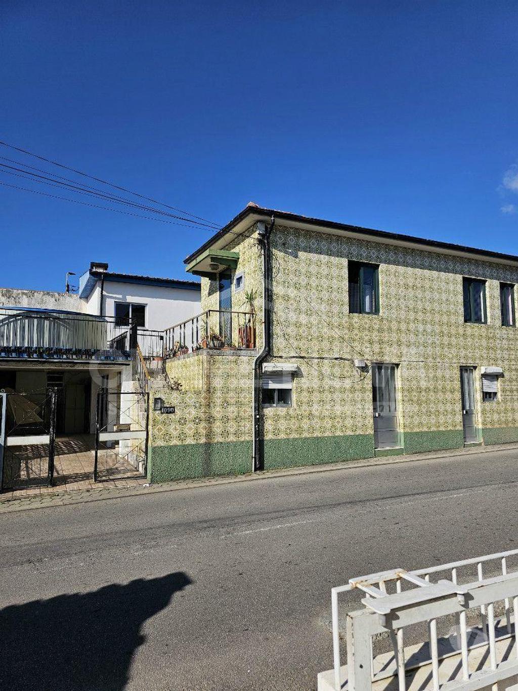 Apartamentos a venda Vila Nova de Gaia - Fotos para 4 Moradias e 2 Espaços Comerciais - Grijó - Vila Nova de Gaia