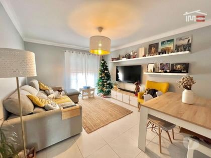 Casas para vender - Fotos para Apartamento T2 Remodelado 2ºandar c Parqueamento e Arrecadação