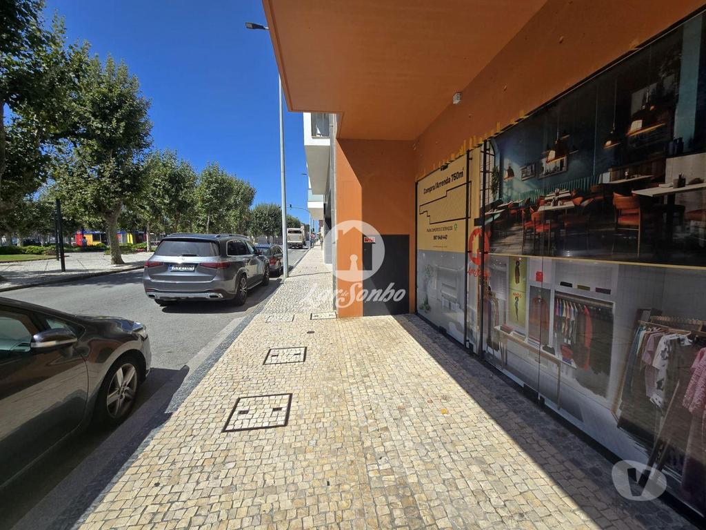 Comprar Loja Vila do Conde - Fotos para Loja NOVA no centro de Vila do Conde com 2 andares e 750m2