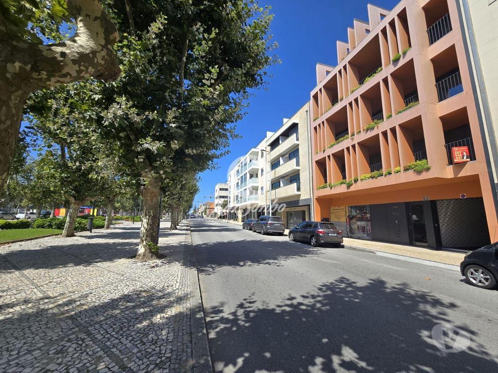 Comprar Loja Vila do Conde - Fotos para Loja NOVA no centro de Vila do Conde com 2 andares e 750m2