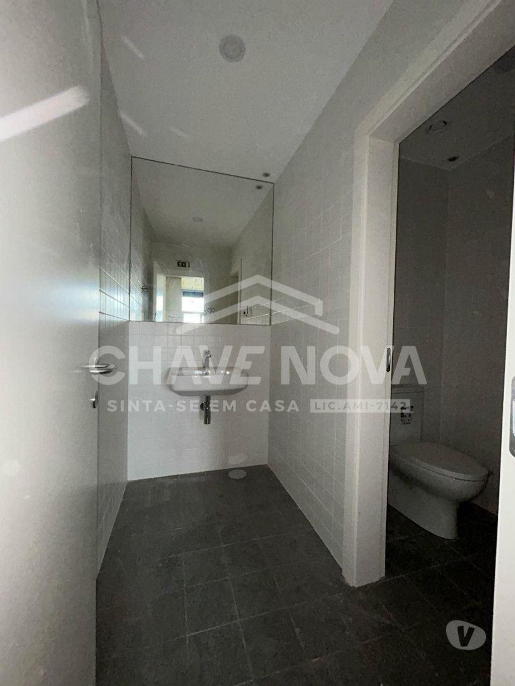 Comprar Loja Matosinhos - Fotos para Arrendamento de espaço comercial a 200 Mts da Praia -...