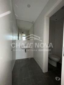 Arrendamento de espaço comercial a 200 Mts da Praia -...