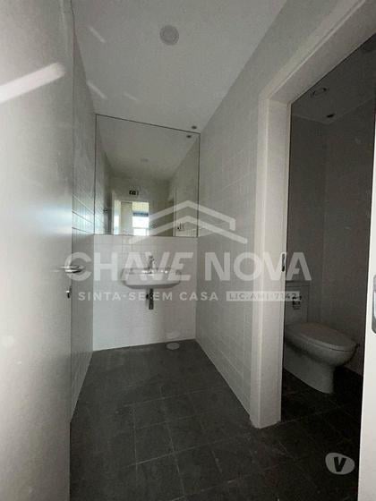Venda Loja - Fotos para Arrendamento de espaço comercial a 200 Mts da Praia -...