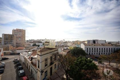 Venda Loja - Fotos para Prédio para hotel com 4 pisos, Centro de Faro