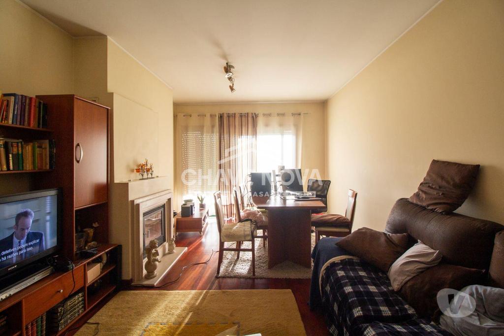 Apartamentos a venda Vila Nova de Gaia - Fotos para Excelente T2 - 02 WC - Cozinha Equipada - Varanda - Elevador -
