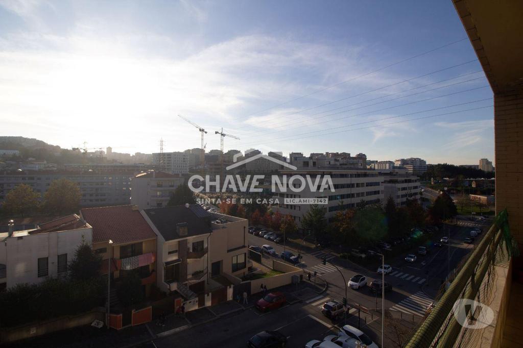 Apartamentos a venda Vila Nova de Gaia - Fotos para Excelente T2 - 02 WC - Cozinha Equipada - Varanda - Elevador -