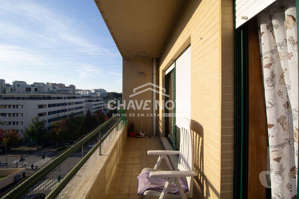Apartamentos a venda Vila Nova de Gaia - Fotos para Excelente T2 - 02 WC - Cozinha Equipada - Varanda - Elevador -