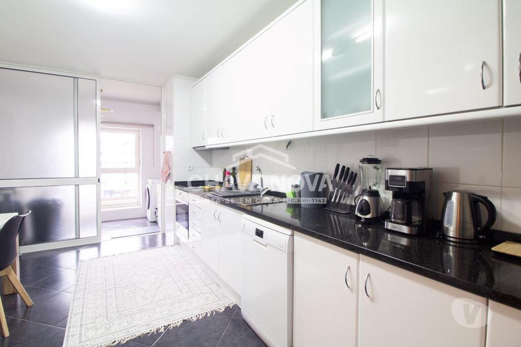 Apartamentos a venda Vila Nova de Gaia - Fotos para Excelente T3 + Office, Suíte, Varandas, Mobilado, Garagem Box 2