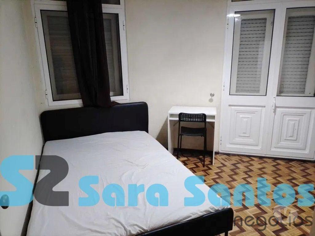 Apartamentos a venda Porto - Fotos para Porto-Moradia T4+2 junto ao Metro-Porto (SS01007)