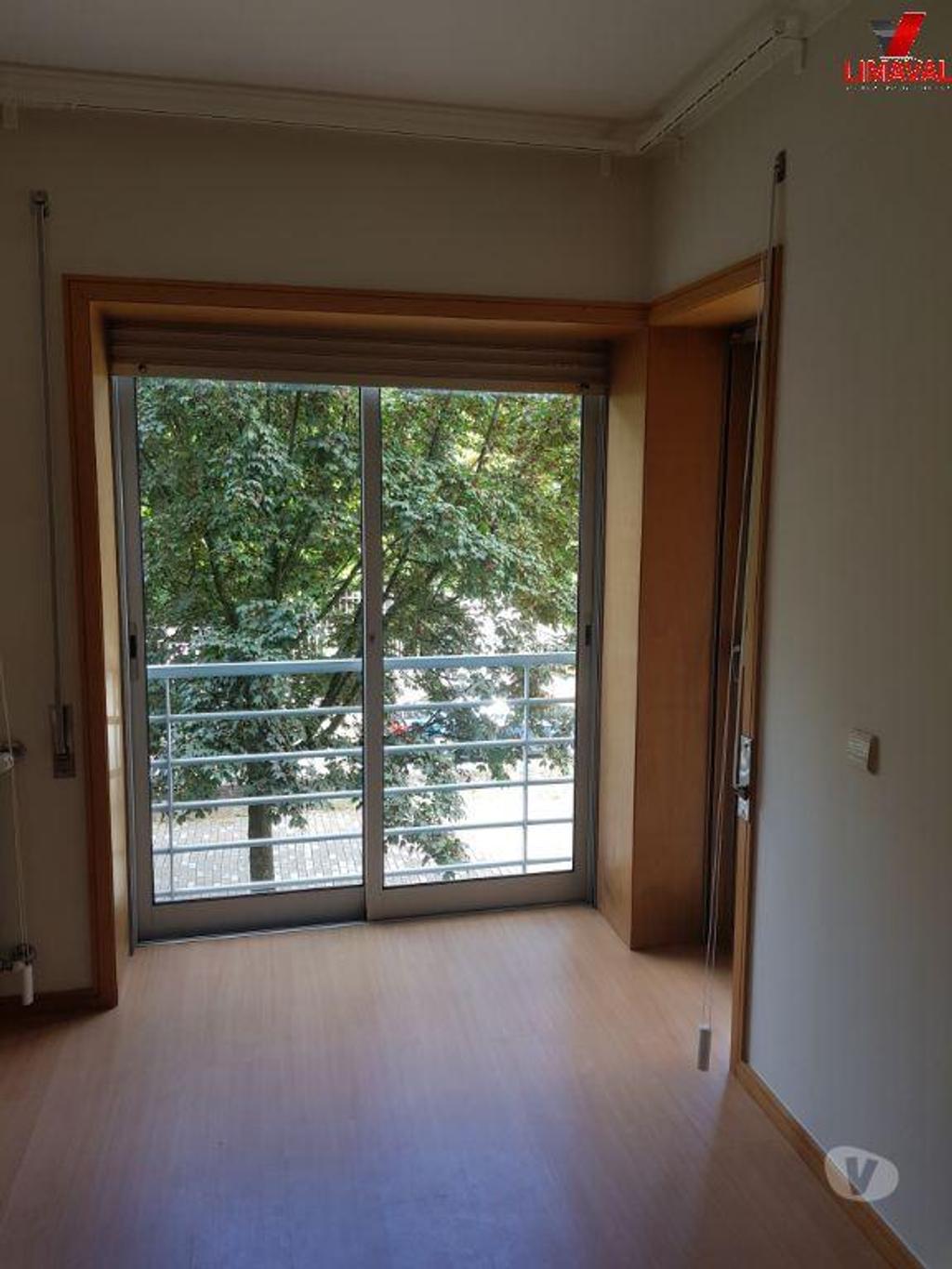Imóveis para alugar Braga - Fotos para Apartamento T2 em S.José S.Lázaro Próximo à Escola Secundária...