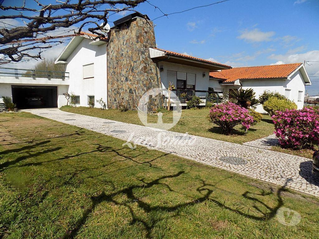 Apartamentos a venda Trofa - Fotos para Moradia M5 + G.F. com 2.700 m2 em Bougado, Trofa (240-M-19745)